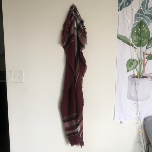 🟢 red plaid scarf - Picture 2 of 4